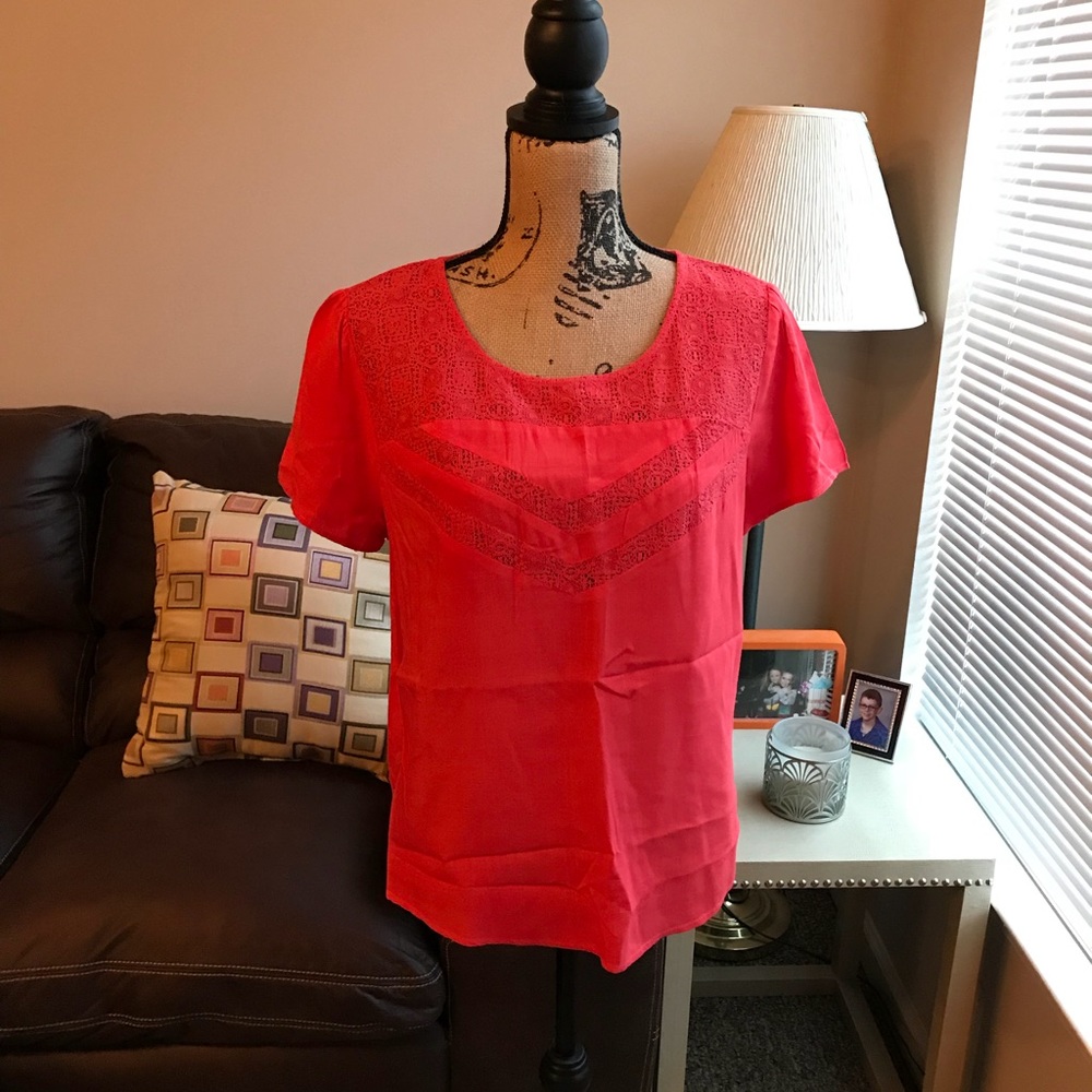 Very cute Stitch Fix Coral Decorative Top!!